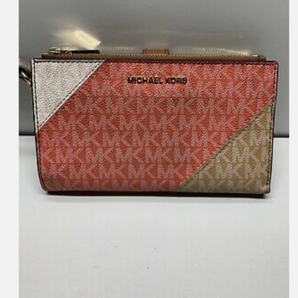 ISO Michael Kors JetSet Wallet
